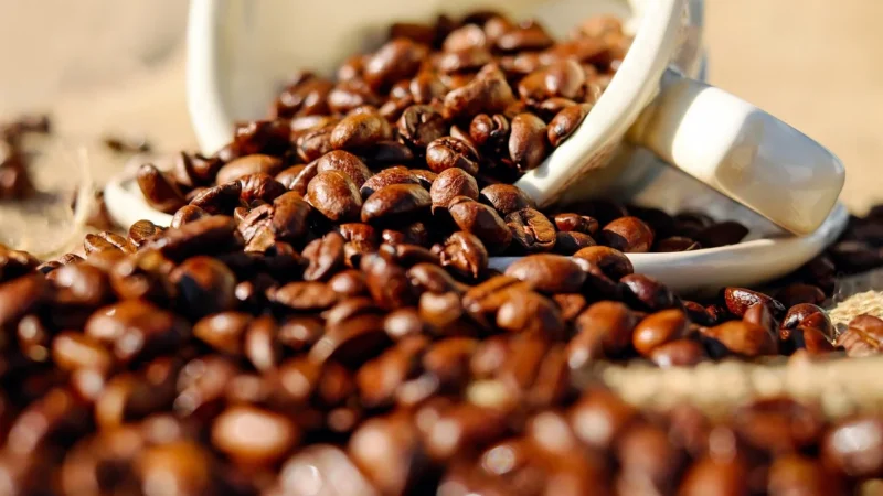 Progressive Kawa Ziarnista Amaretto Puszka Czarna 350g
